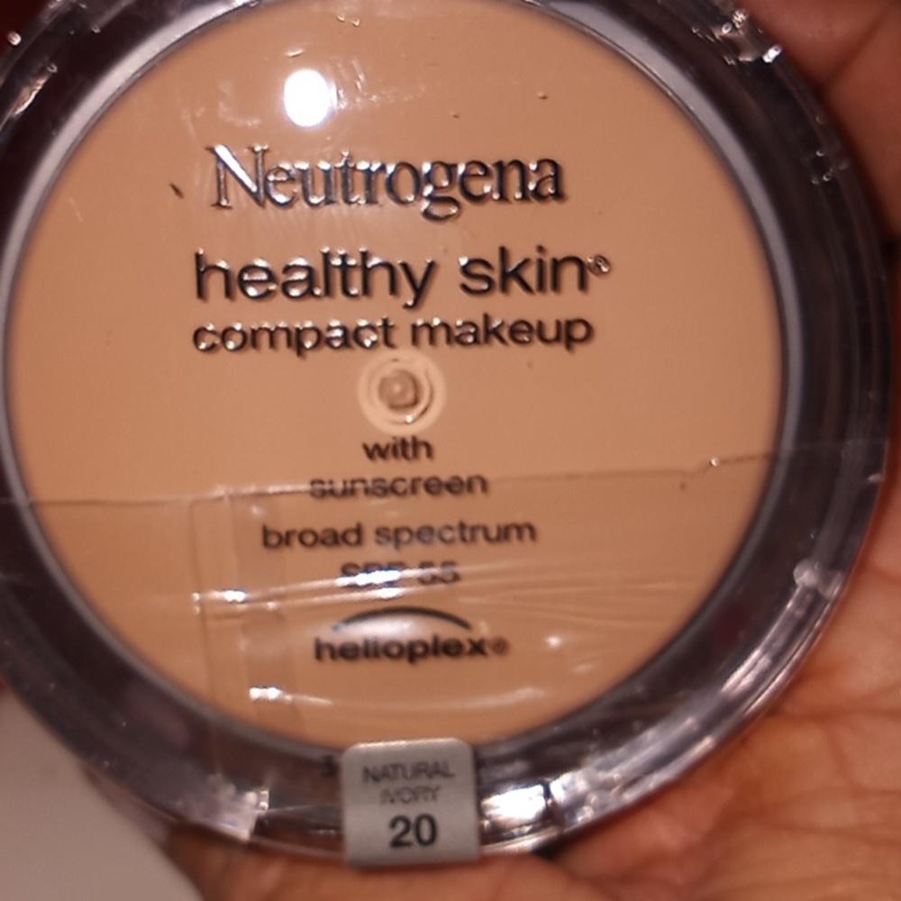 2 -Compact makeup natural Ivory by Neutrogena